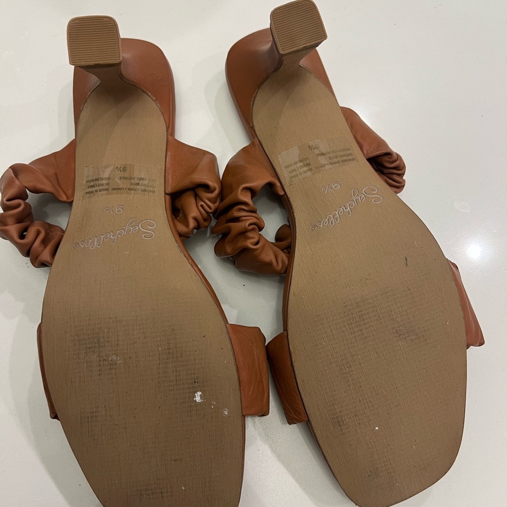 Seychelles Brown Ruffled Sandals - Picture 2 of 2
